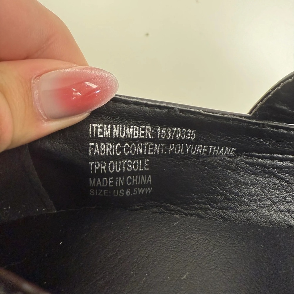 torrid 6.5WW Black Patent Mary Jane Lug Sole Shoes - Picture 6 of 6